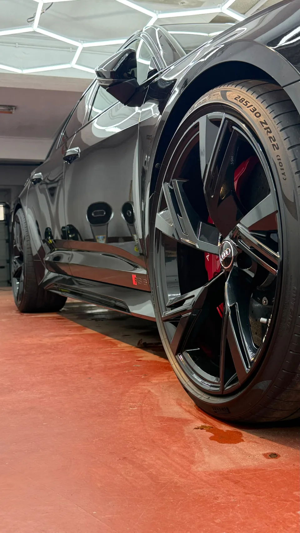 Audi RS6-velg en rode remklauw